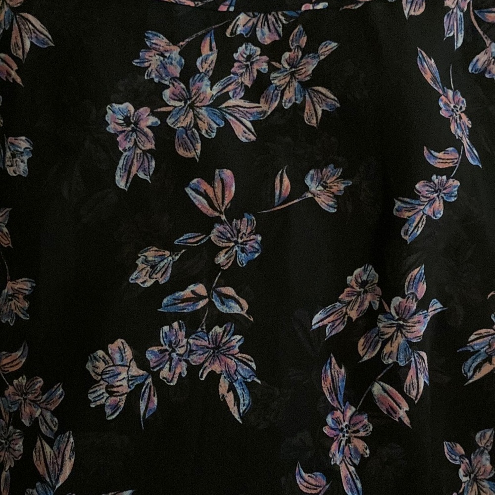Torrid Chiffon Floral Sharkbite Tank Size 1